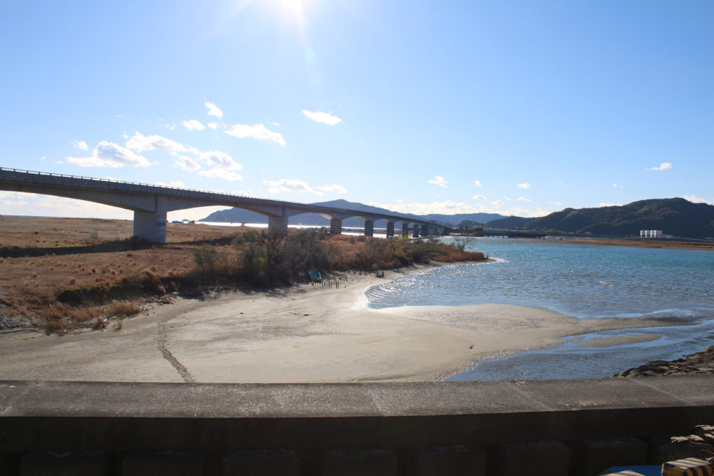 仁淀川の河口と仁淀川大橋