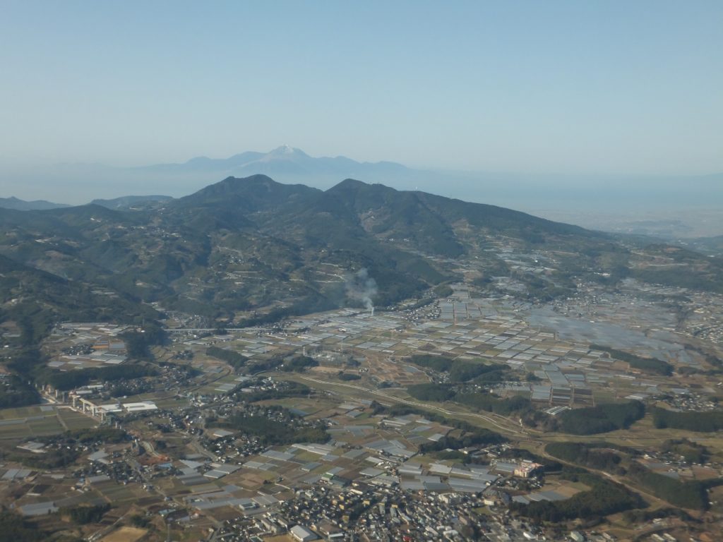 熊本空港上空から雲仙岳