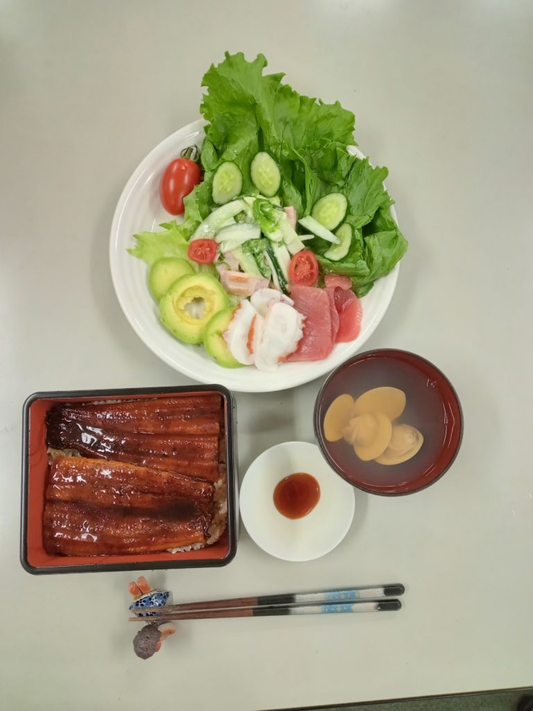 うな重、お刺身とサラダ、はま吸い