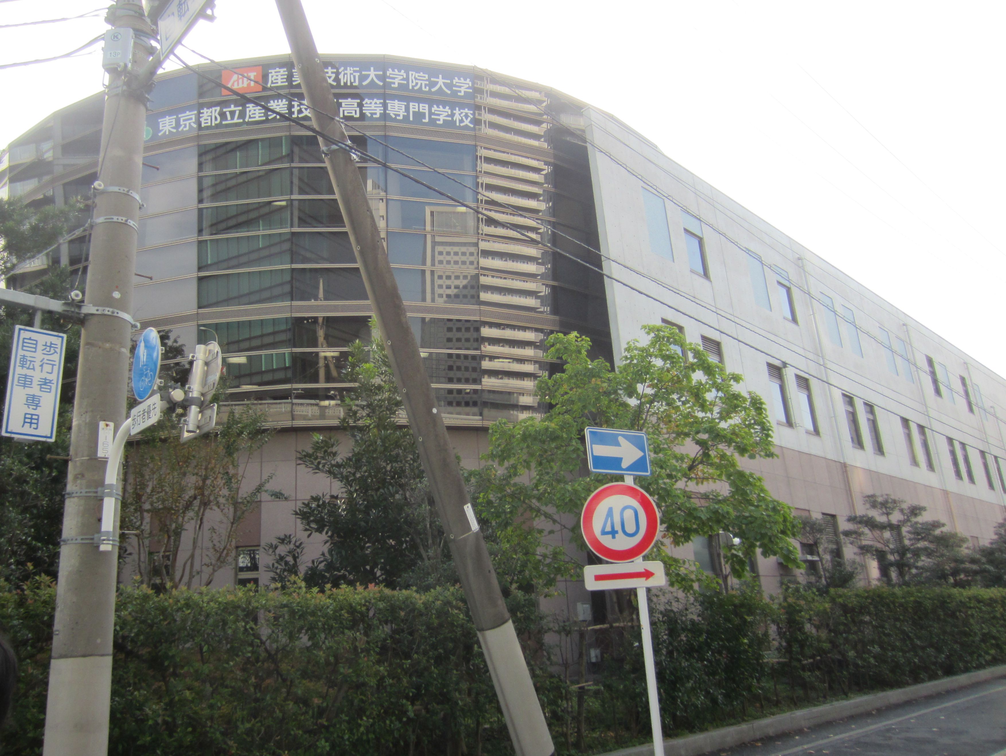 �s������